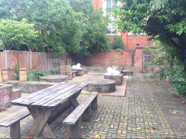 			1200sqf APARTMENT WITH PRIVATE GARDEN , 1 Bedroom, 1 bath, 1 reception Apartment			 Birch Grove , ACTON 