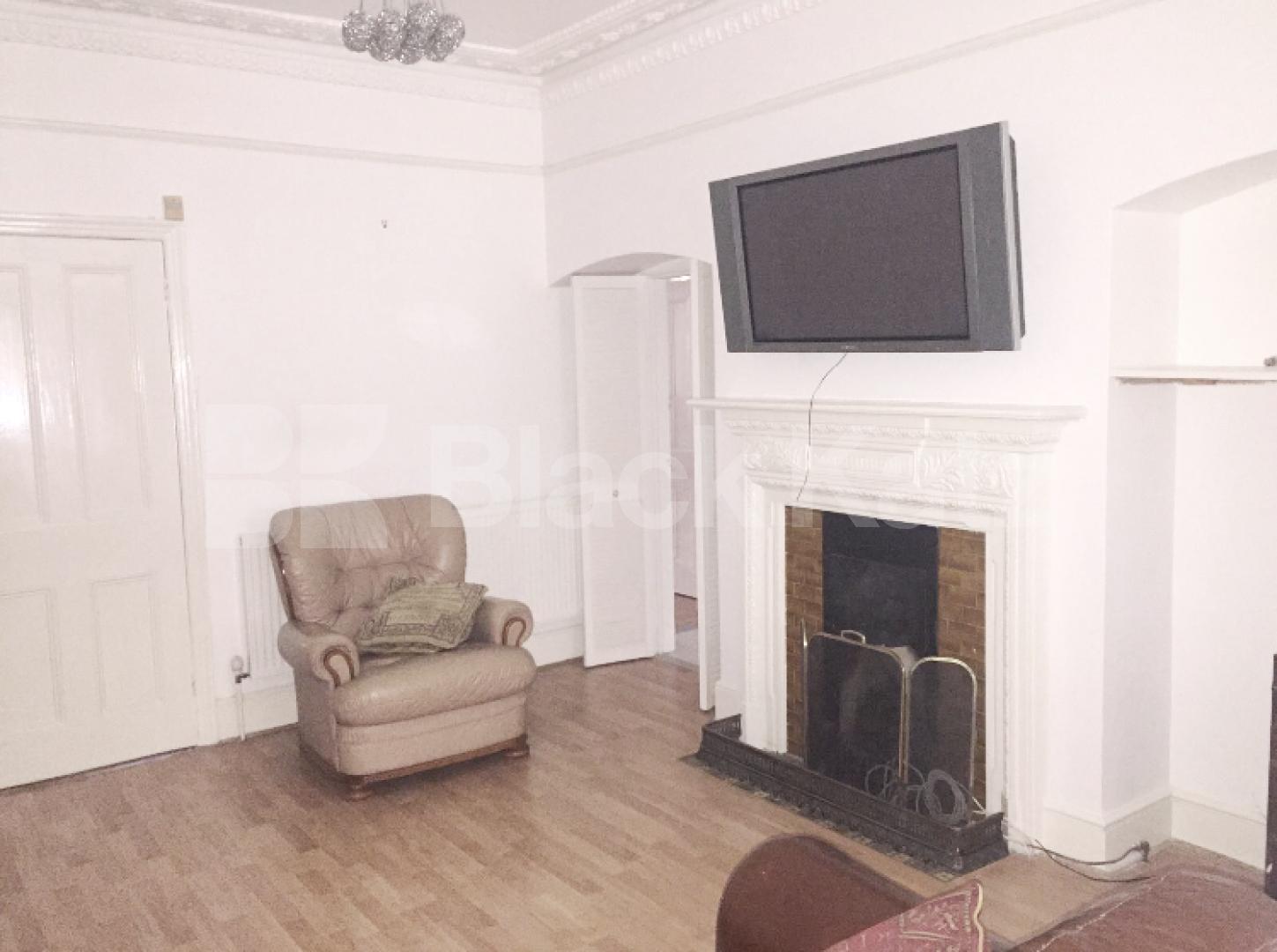 			1200sqf APARTMENT WITH PRIVATE GARDEN , 1 Bedroom, 1 bath, 1 reception Apartment			 Birch Grove , ACTON 