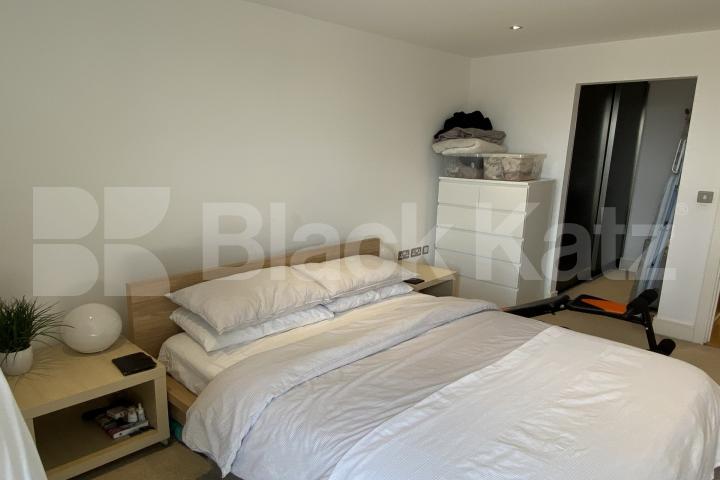 Boasting over 730 sq.ft of living & enternaing space  Jubilee Court  20 Victoria Parade, Greenwich 