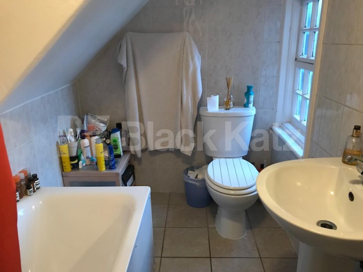 			Huge 2 bedroom property!, 2 Bedroom, 1 bath, 1 reception Flat			 Coolhurst Road , Crouch End / Highgate 