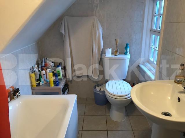 			Huge 2 bedroom property!, 2 Bedroom, 1 bath, 1 reception Flat			 Coolhurst Road , Crouch End / Highgate 