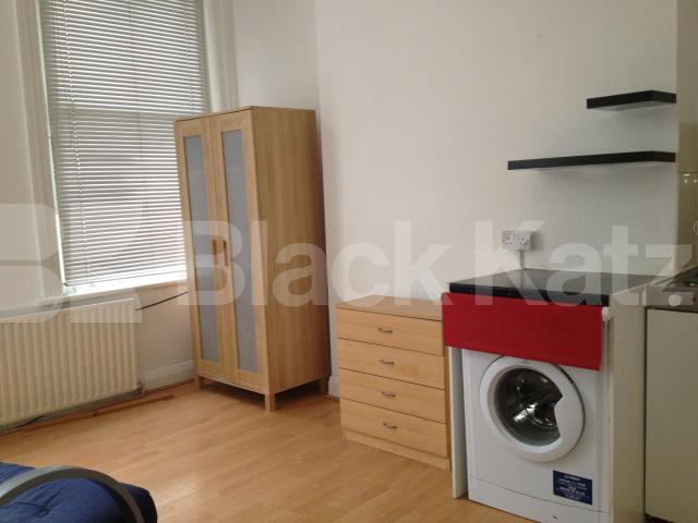 			NEW INSTRUCTION (One Month Deposit), Studio Apartment, 1 bath, 1 reception Flat			 Maclise Road, Kensington Olympia