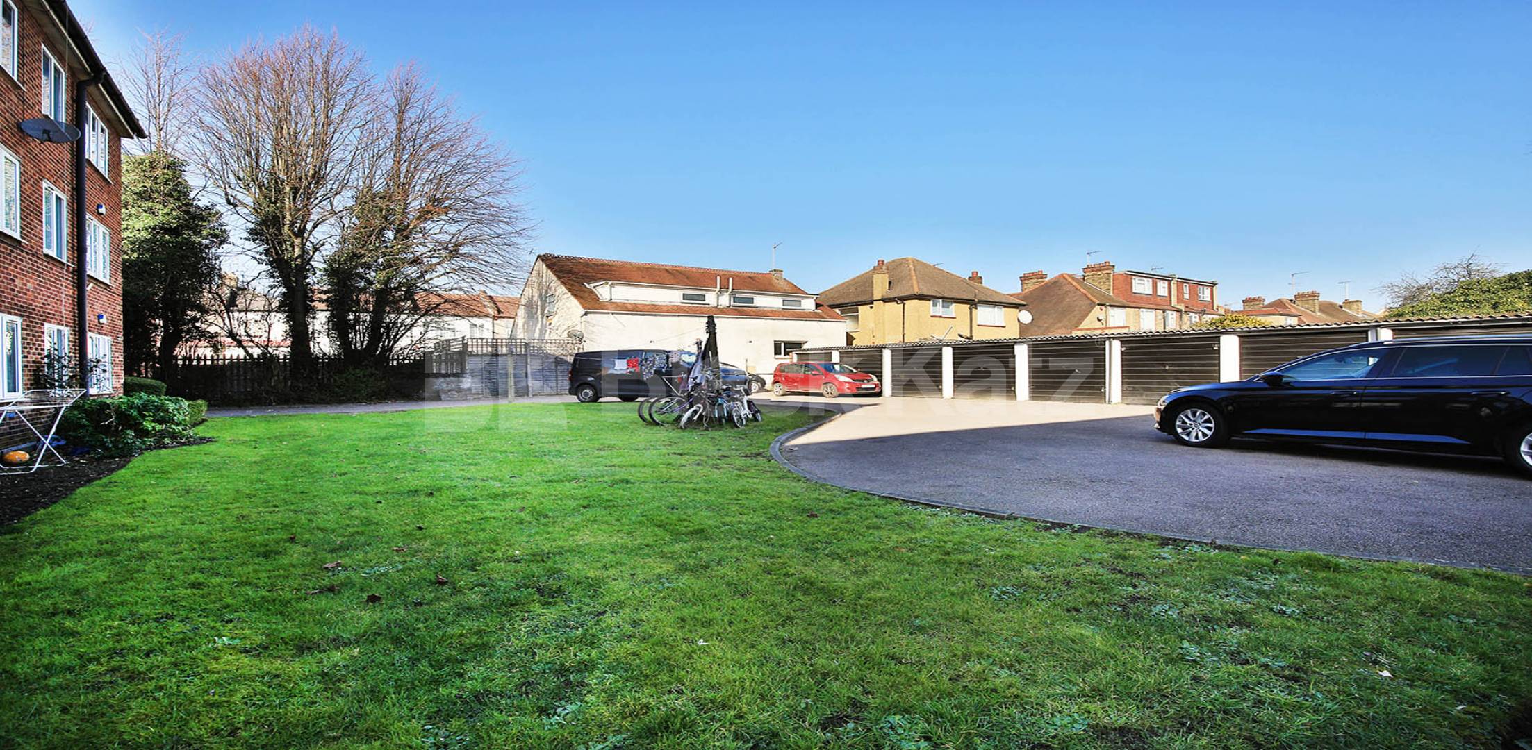 			NEWLY REFURBISHED!, 1 Bedroom, 1 bath, 1 reception Apartment			 Oakleigh Road South, NEW SOUTHGATE