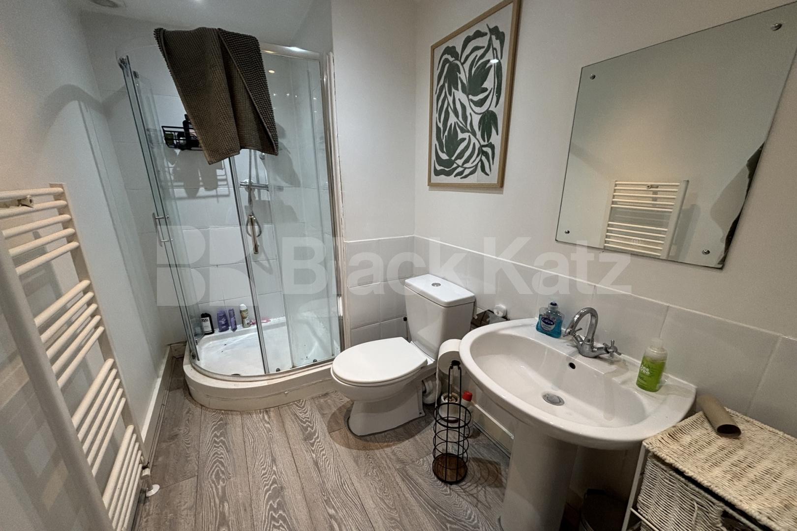 			3 Bedroom, 1 bath, 1 reception Apartment			 Brixton Hill, Brixton