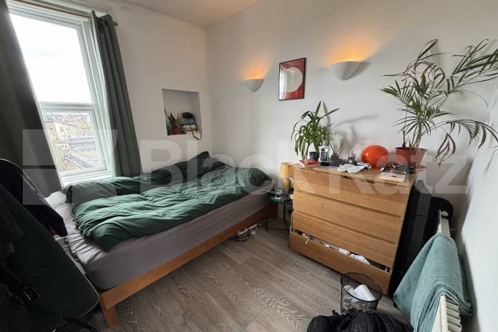 Flooded with natural light  & offering two bathrooms  Brixton Hill, Brixton