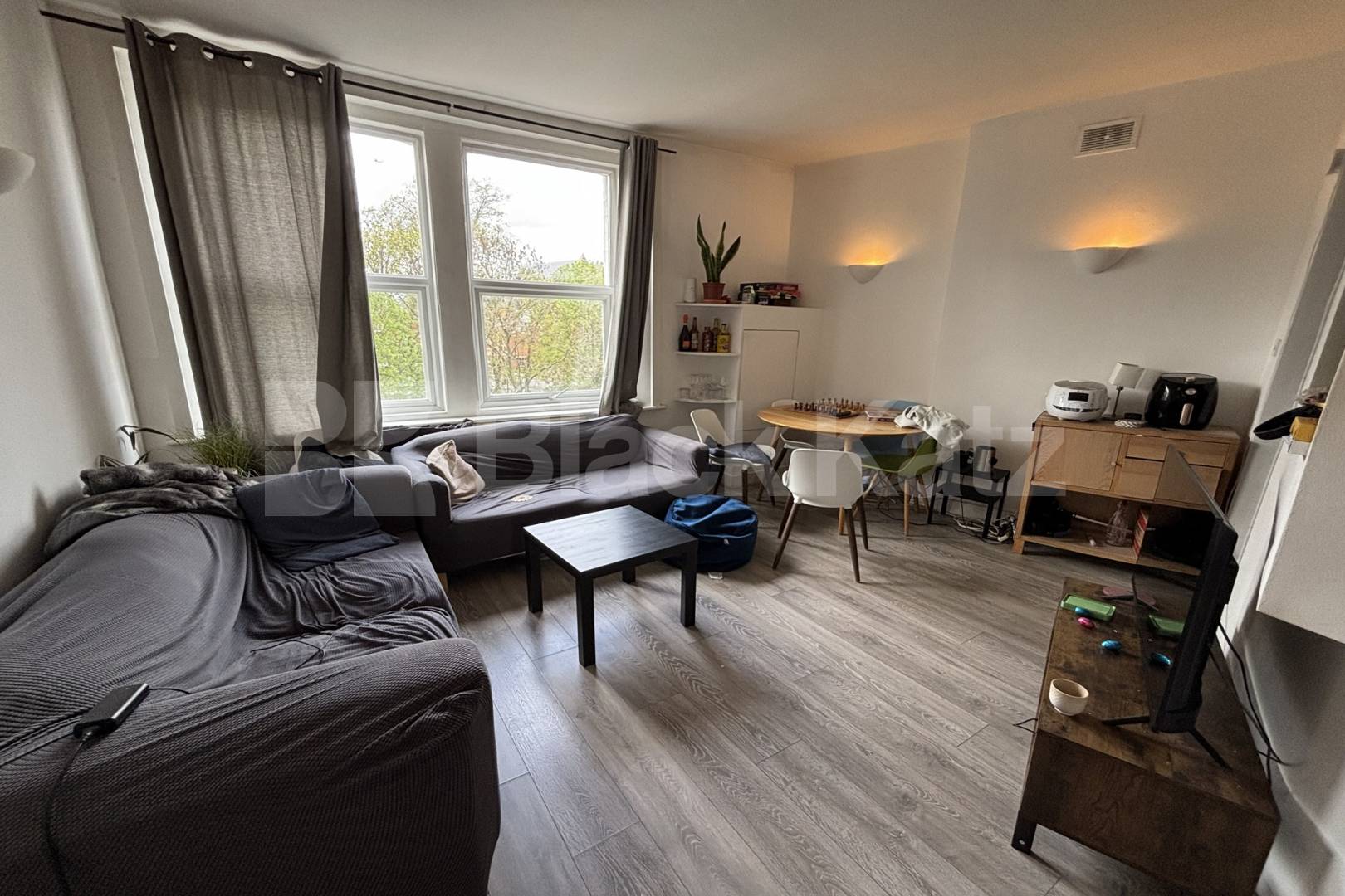 Flooded with natural light  & offering two bathrooms  Brixton Hill, Brixton