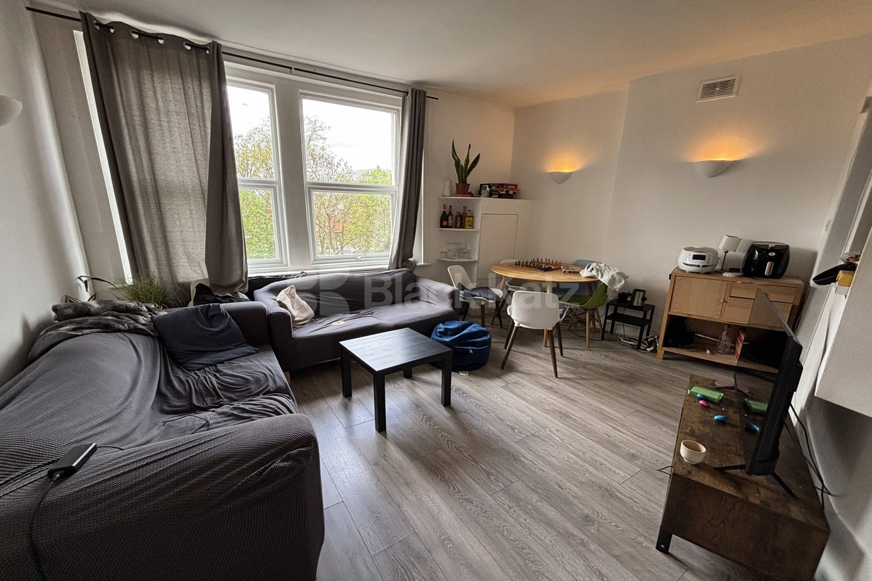 Flooded with natural light  & offering two bathrooms  Brixton Hill, Brixton SW2