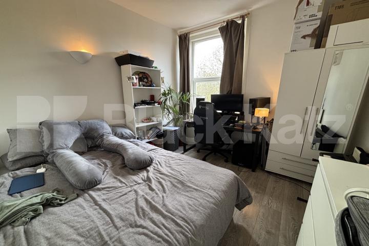 			3 Bedroom, 1 bath, 1 reception Apartment			 Brixton Hill, Brixton