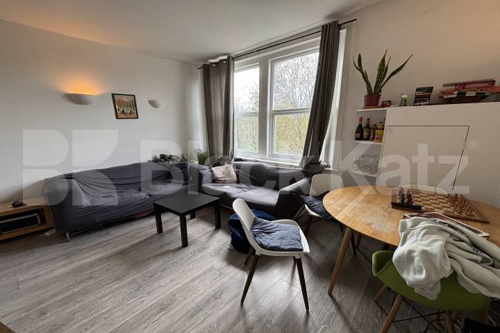 Flooded with natural light  & offering two bathrooms  Brixton Hill, Brixton