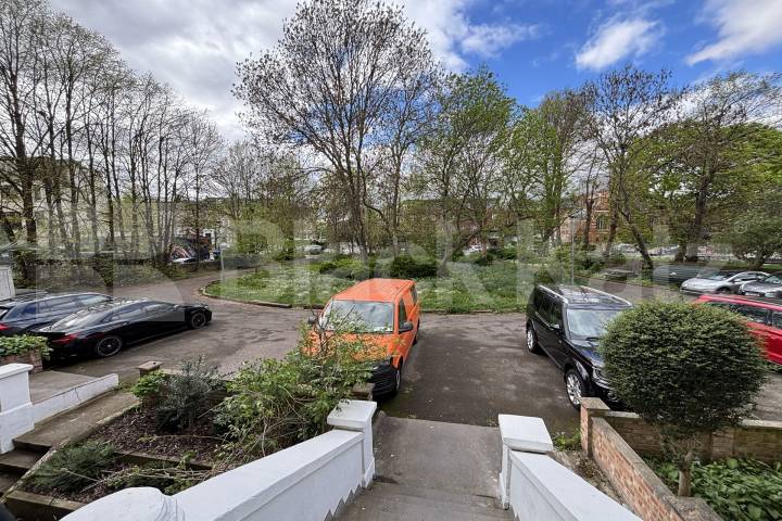 Flooded with natural light  & offering two bathrooms  Brixton Hill, Brixton