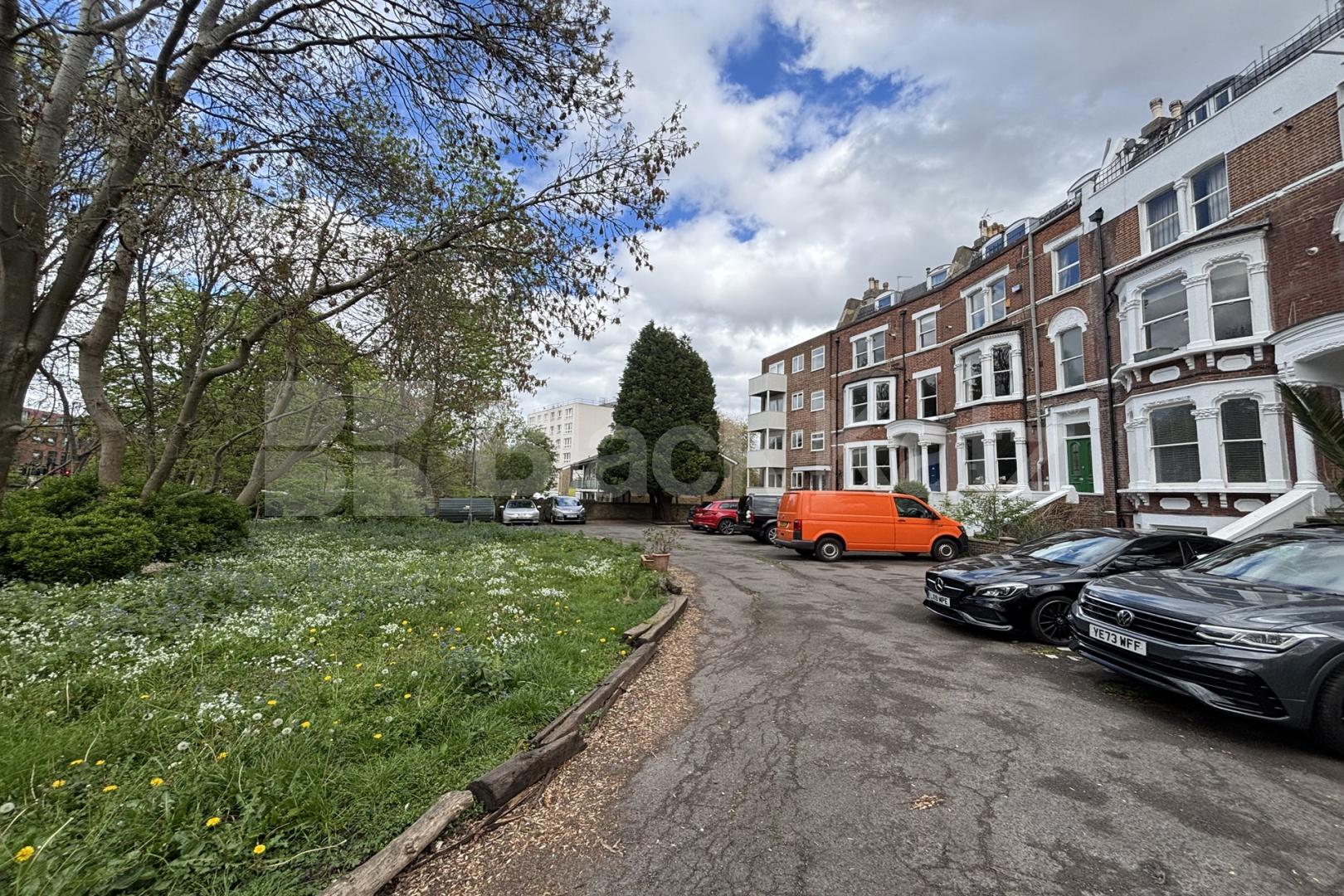 			3 Bedroom, 1 bath, 1 reception Apartment			 Brixton Hill, Brixton