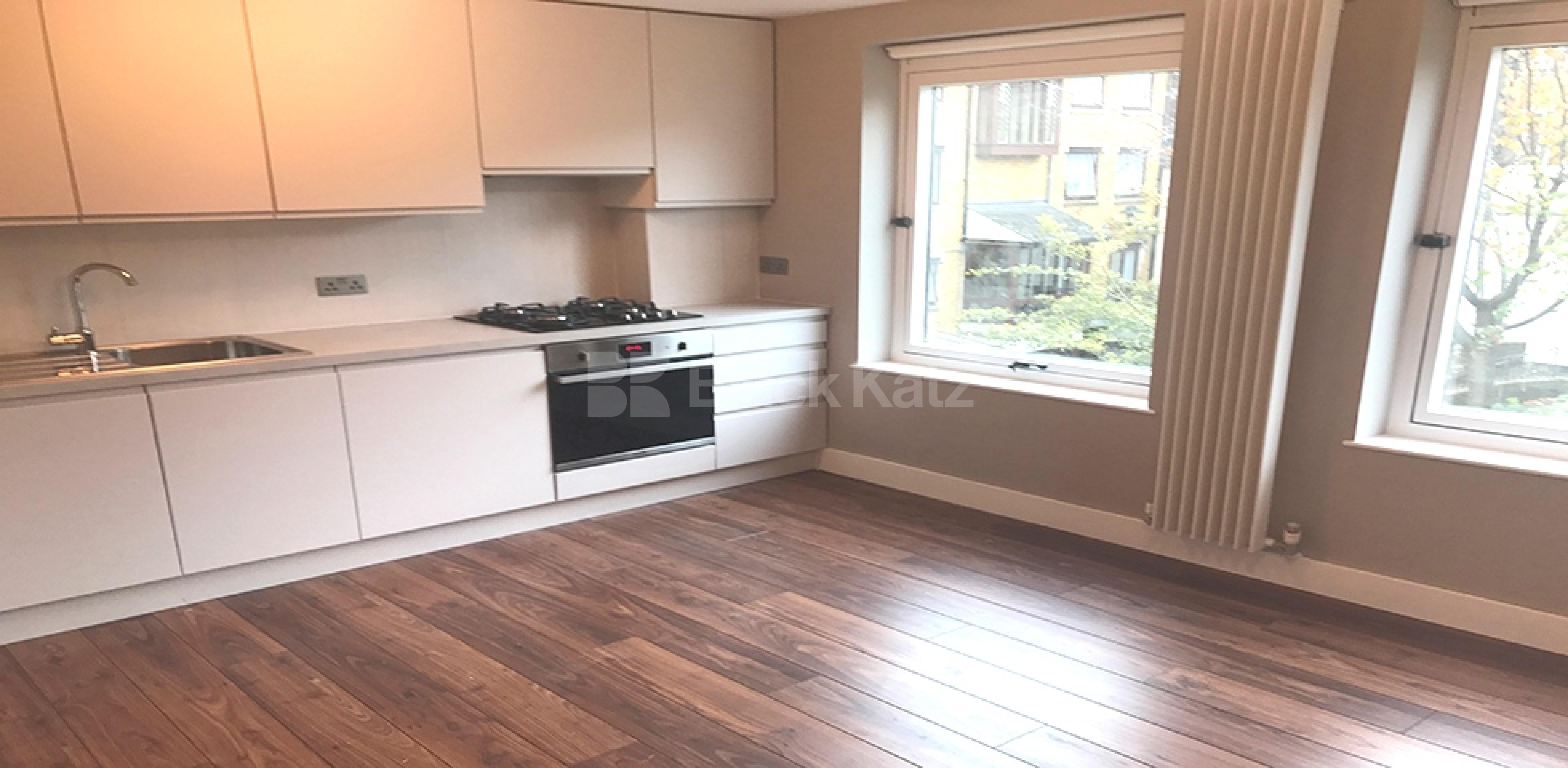 			MINS TO MARLYEBONE TUBE & REGENTS PARK!, 2 Bedroom, 1 bath, 1 reception Flat			 Boldero Place, MARYLEBONE NW8