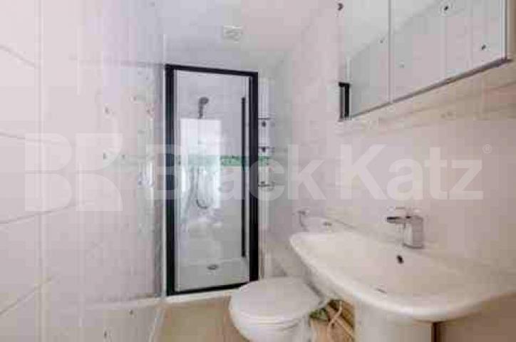 			UNDER OFFER , Studio Apartment, 1 bath, 1 reception Studio			 Chiswick High Road, Chiswick