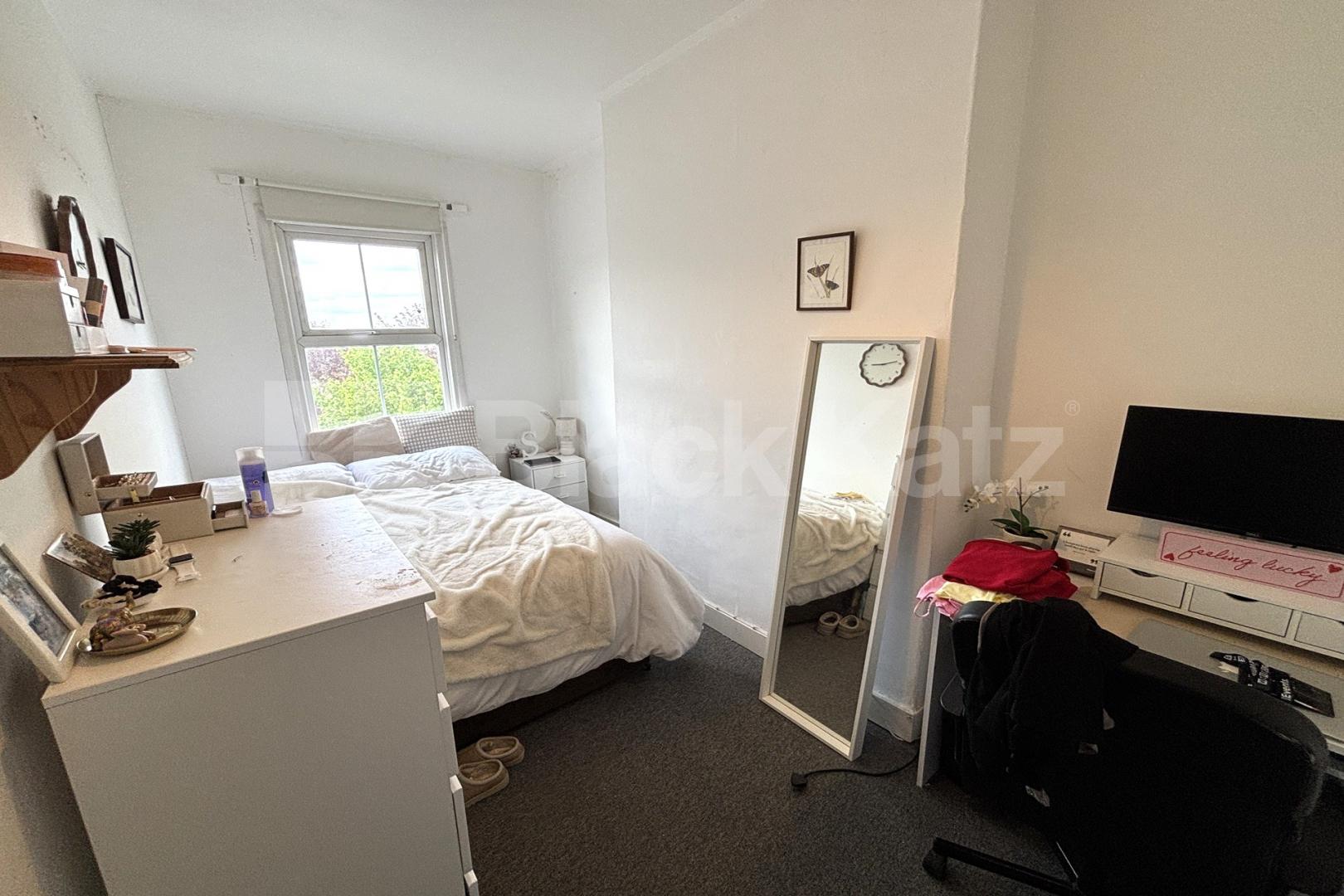 Arranged over three floors, two bathrooms & 1100 Sq.Ft.   Wandsworth Road, Clapham