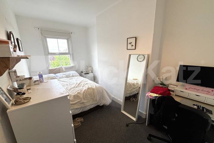 Arranged over three floors, two bathrooms & 1100 Sq.Ft.   Wandsworth Road, Clapham