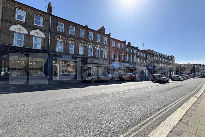 Arranged over three floors, two bathrooms & 1100 Sq.Ft.   Wandsworth Road, Clapham
