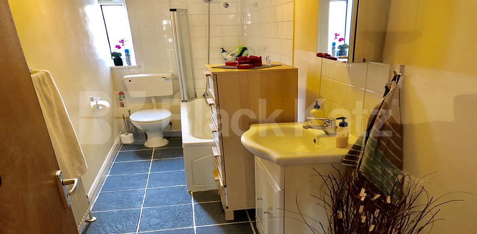 			UINDER OFFER , 1 Bedroom, 1 bath, 1 reception Apartment			 Kennington Lane, Kennington