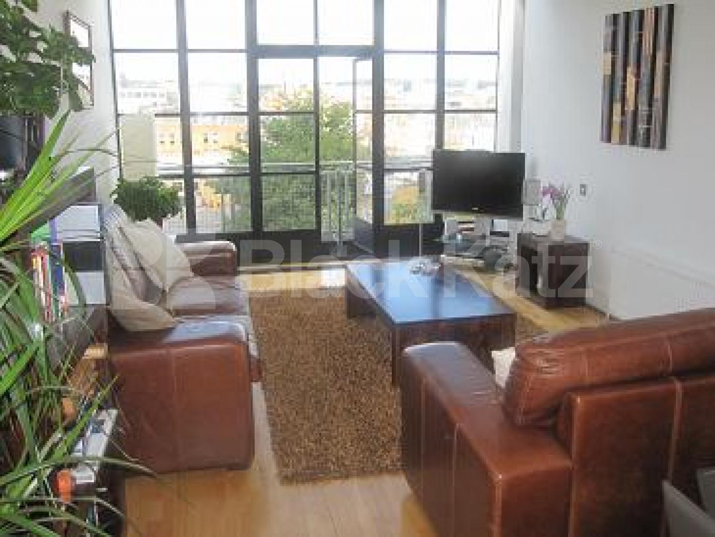 			MUST SEE!, 2 Bedroom, 1 bath, 1 reception Penthouse			 Miller Street, Camden