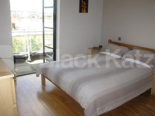 			MUST SEE!, 2 Bedroom, 1 bath, 1 reception Penthouse			 Miller Street, Camden