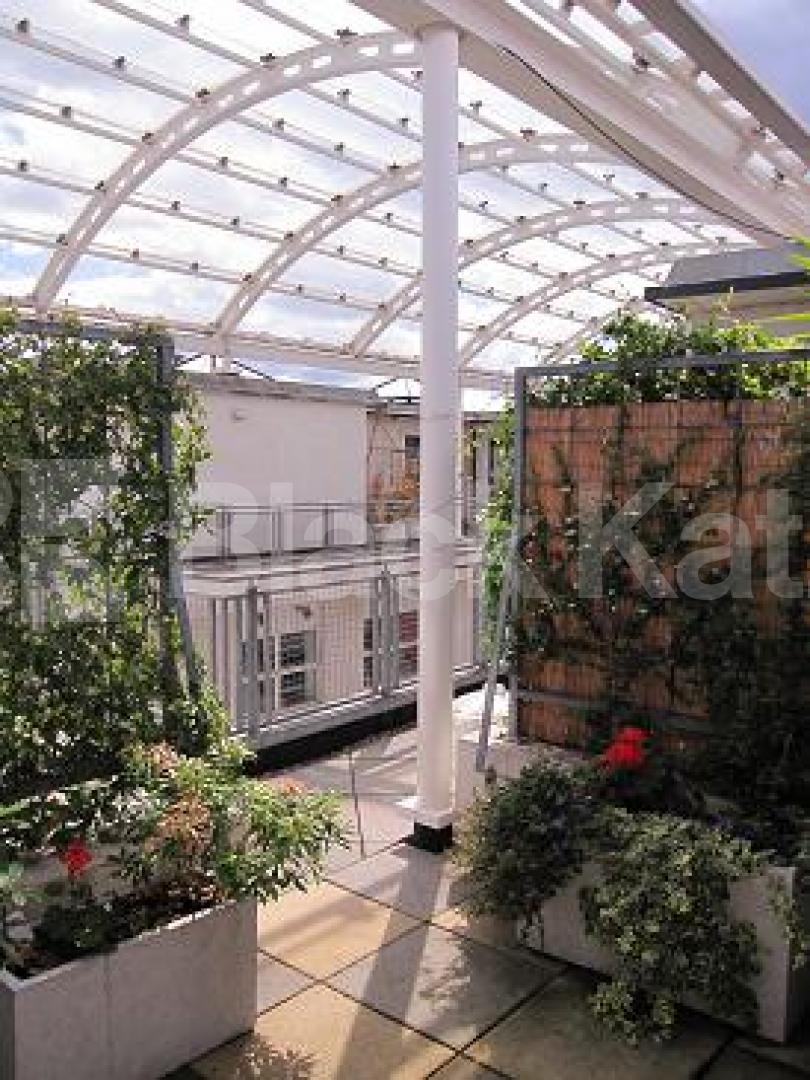 			MUST SEE!, 2 Bedroom, 1 bath, 1 reception Penthouse			 Miller Street, Camden