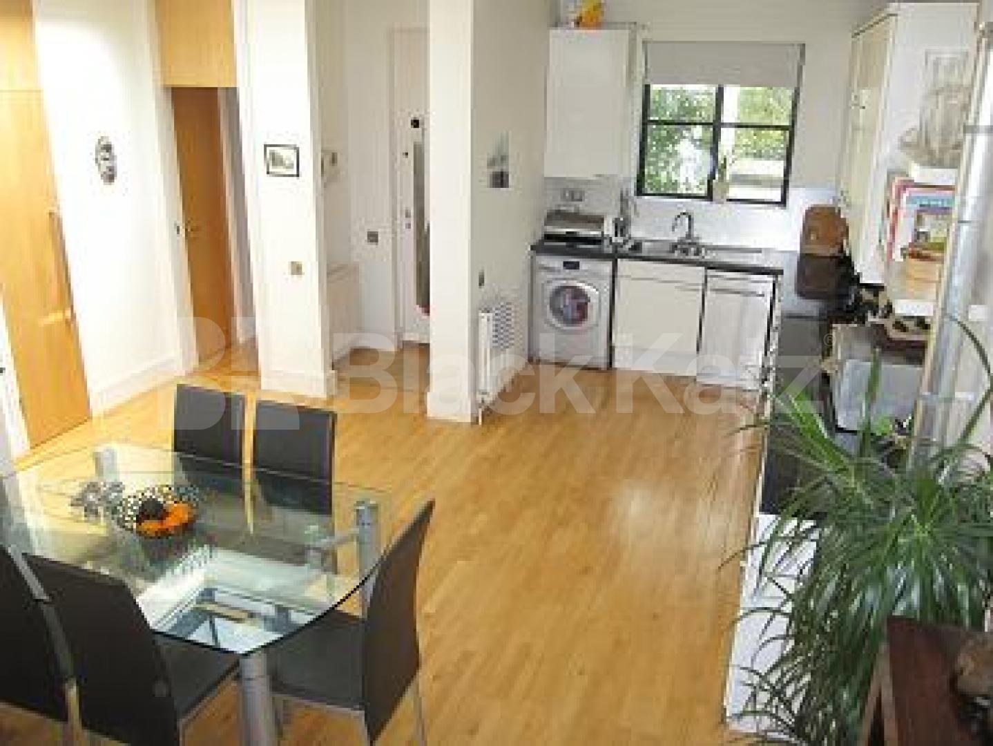 			MUST SEE!, 2 Bedroom, 1 bath, 1 reception Penthouse			 Miller Street, Camden