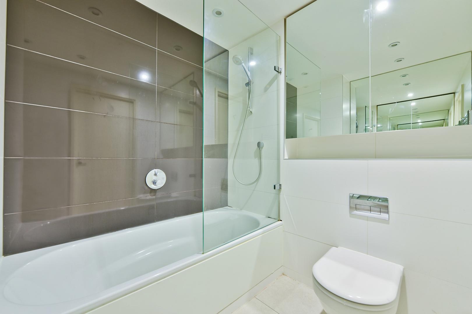 27th floor with stunning views of the cityscape & 24 Hr. Concierge Strata, Walworth Road, Elephant and Castle