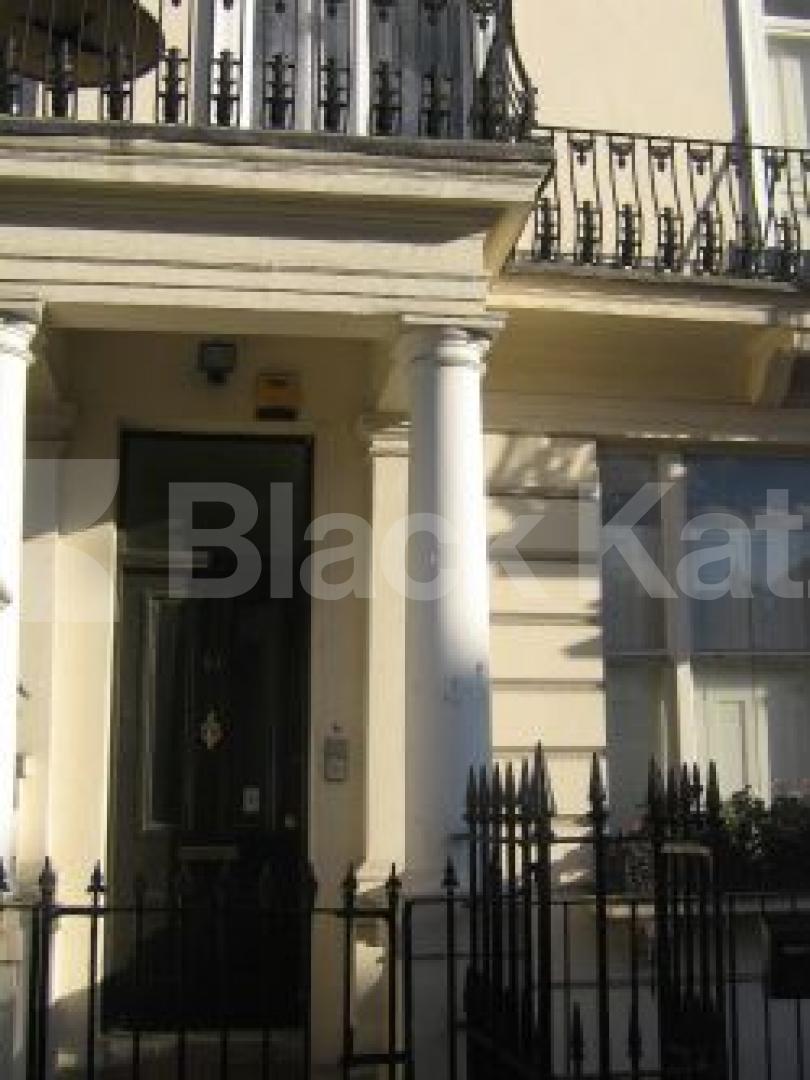 			Studio Apartment, 1 bath, 1 reception Flat			 Pembridge Villas, Notting Hill