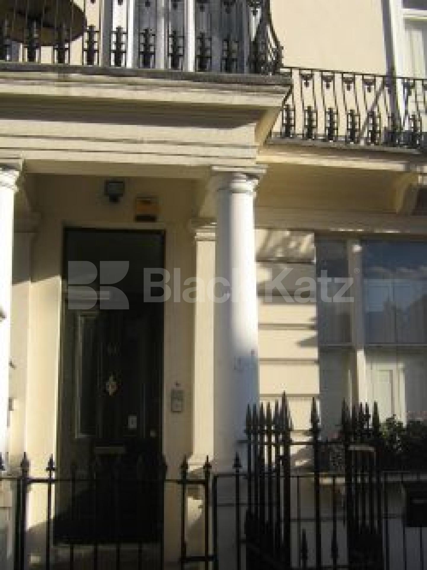 			Studio Apartment, 1 bath, 1 reception Flat			 Pembridge Villas, Notting Hill W11