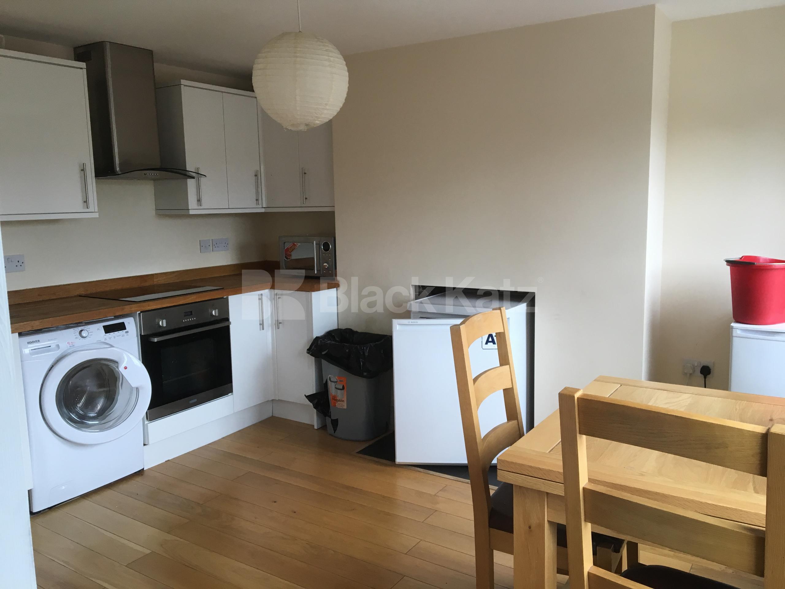 			GREAT SPLIT LEVEL ONE BEDROOM APARTMENT IN THE HEART OF ANGEL, 1 Bedroom, 1 bath, 1 reception Flat			 Penton Street, ANGEL  N1