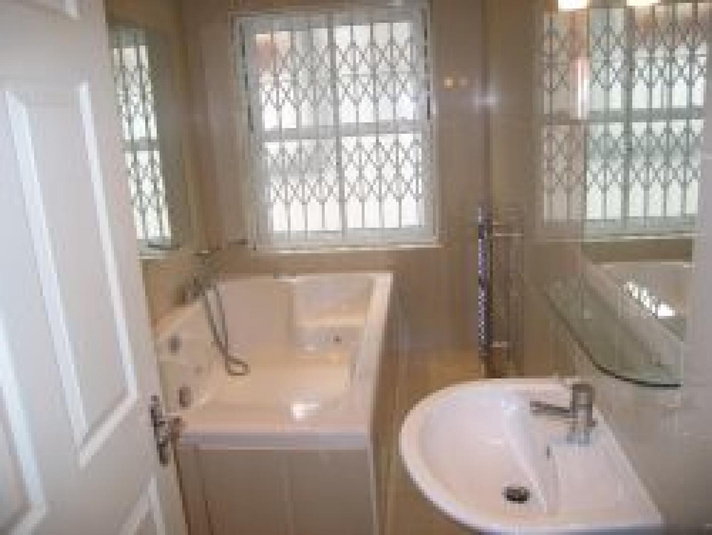 			1 Bedroom, 1 bath, 1 reception Flat			 Broadhurst Gardens, WEST HAMPSTEAD NW6