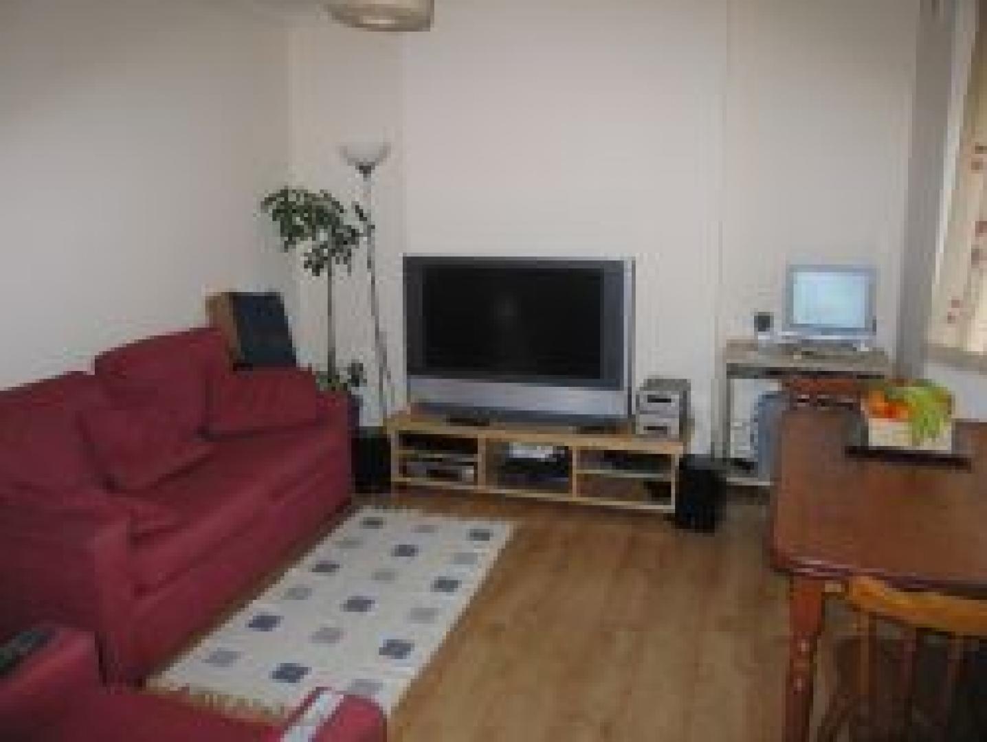 			3 Bedroom, 1 bath, 1 reception Flat			 North End Road, GOLDERS GREEN NW11