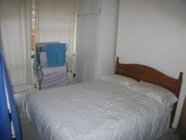 			3 Bedroom, 1 bath, 1 reception Flat			 North End Road, GOLDERS GREEN NW11