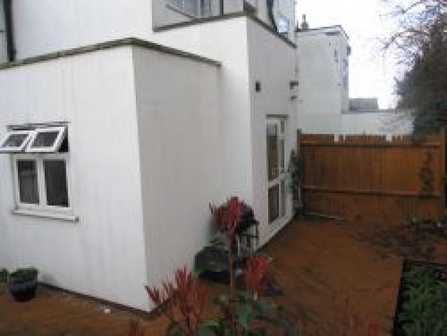 			3 Bedroom, 1 bath, 1 reception Flat			 North End Road, GOLDERS GREEN NW11