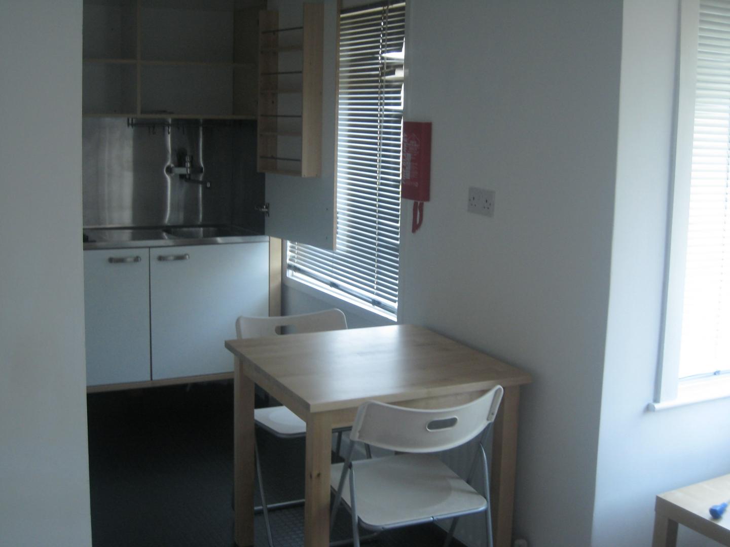 			Including water, gas and electricity! , Studio Apartment, 1 bath, 1 reception Flat			 Hendon Way, GOLDERS GREEN