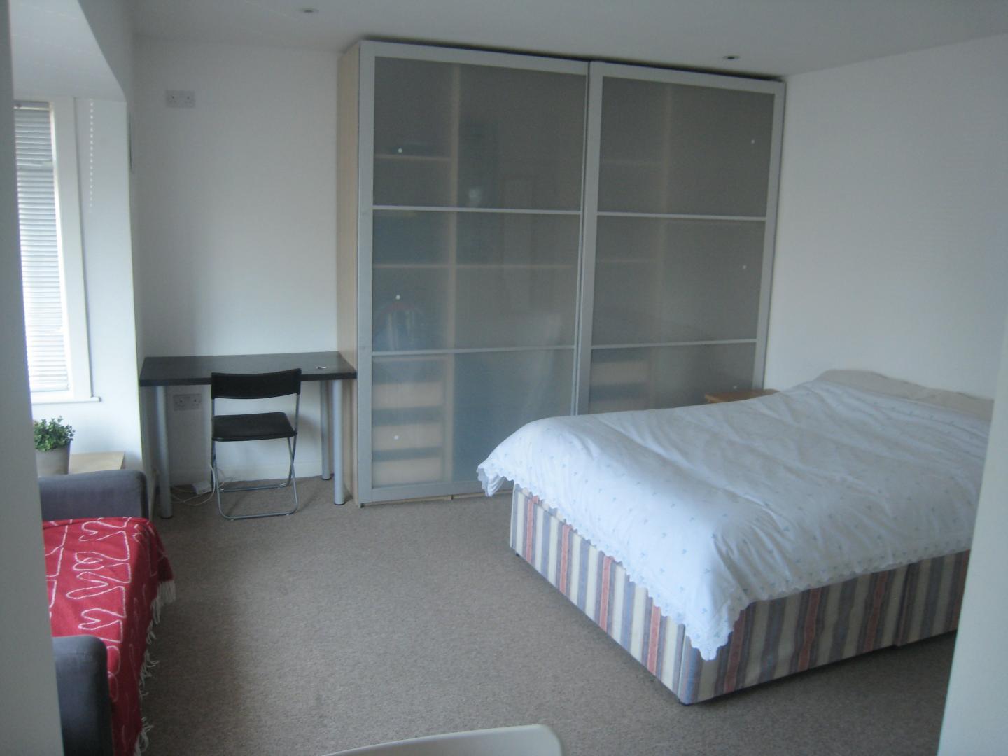 			Including water, gas and electricity! , Studio Apartment, 1 bath, 1 reception Flat			 Hendon Way, GOLDERS GREEN