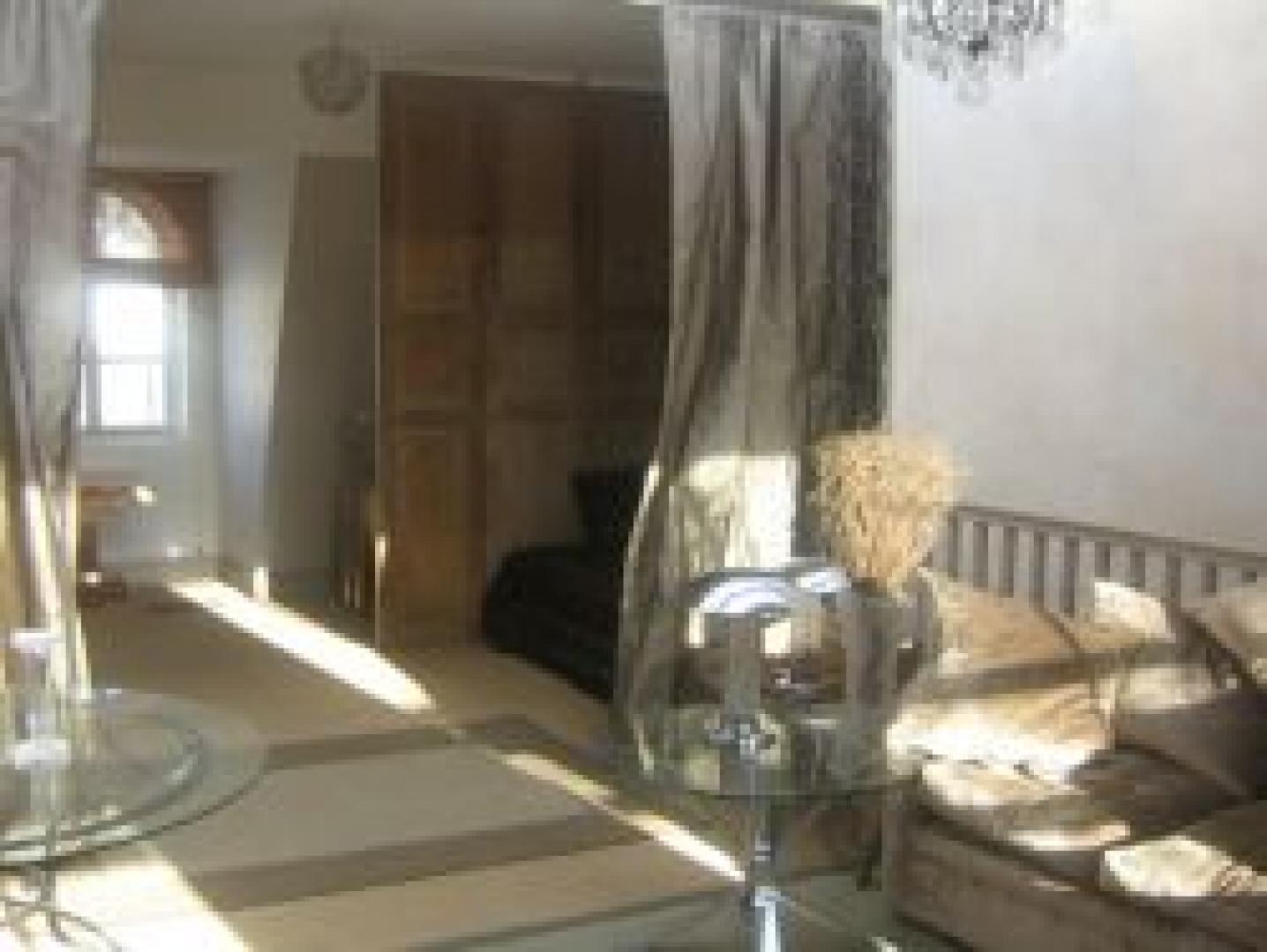 			2 Bedroom, 1 bath, 1 reception Flat			 St Lukes Road, PORTOBELLO W11