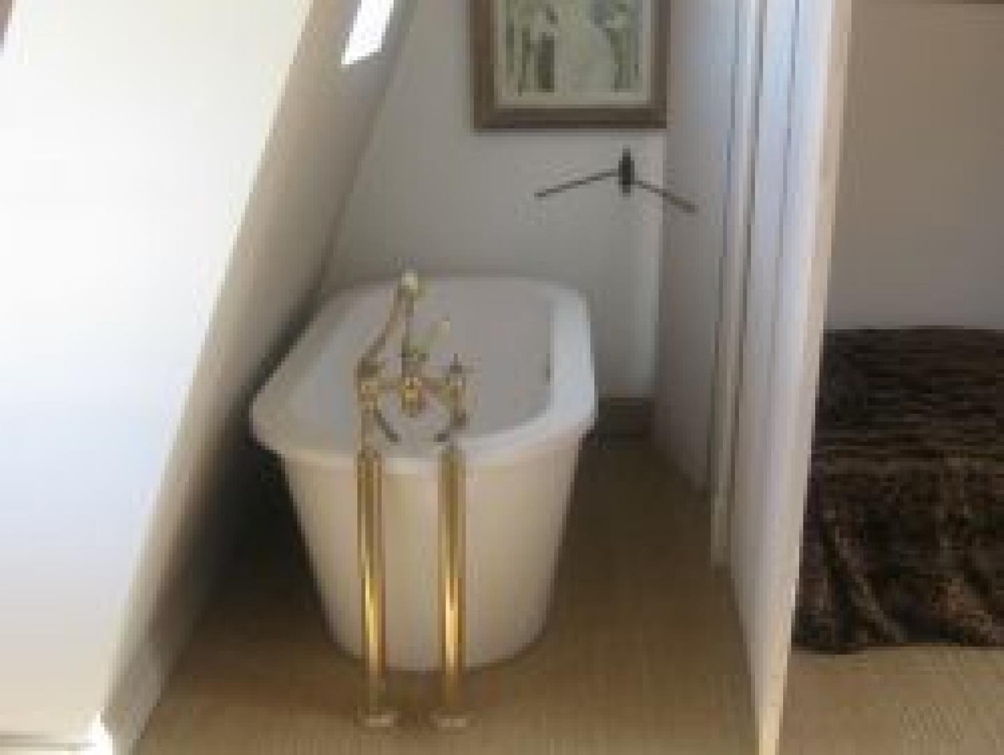 			2 Bedroom, 1 bath, 1 reception Flat			 St Lukes Road, PORTOBELLO W11