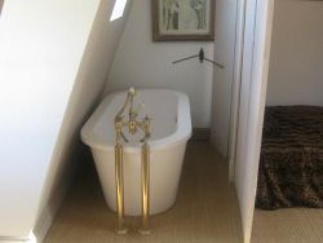 			2 Bedroom, 1 bath, 1 reception Flat			 St Lukes Road, PORTOBELLO W11