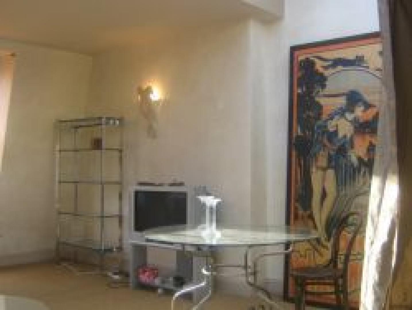 			2 Bedroom, 1 bath, 1 reception Flat			 St Lukes Road, PORTOBELLO W11