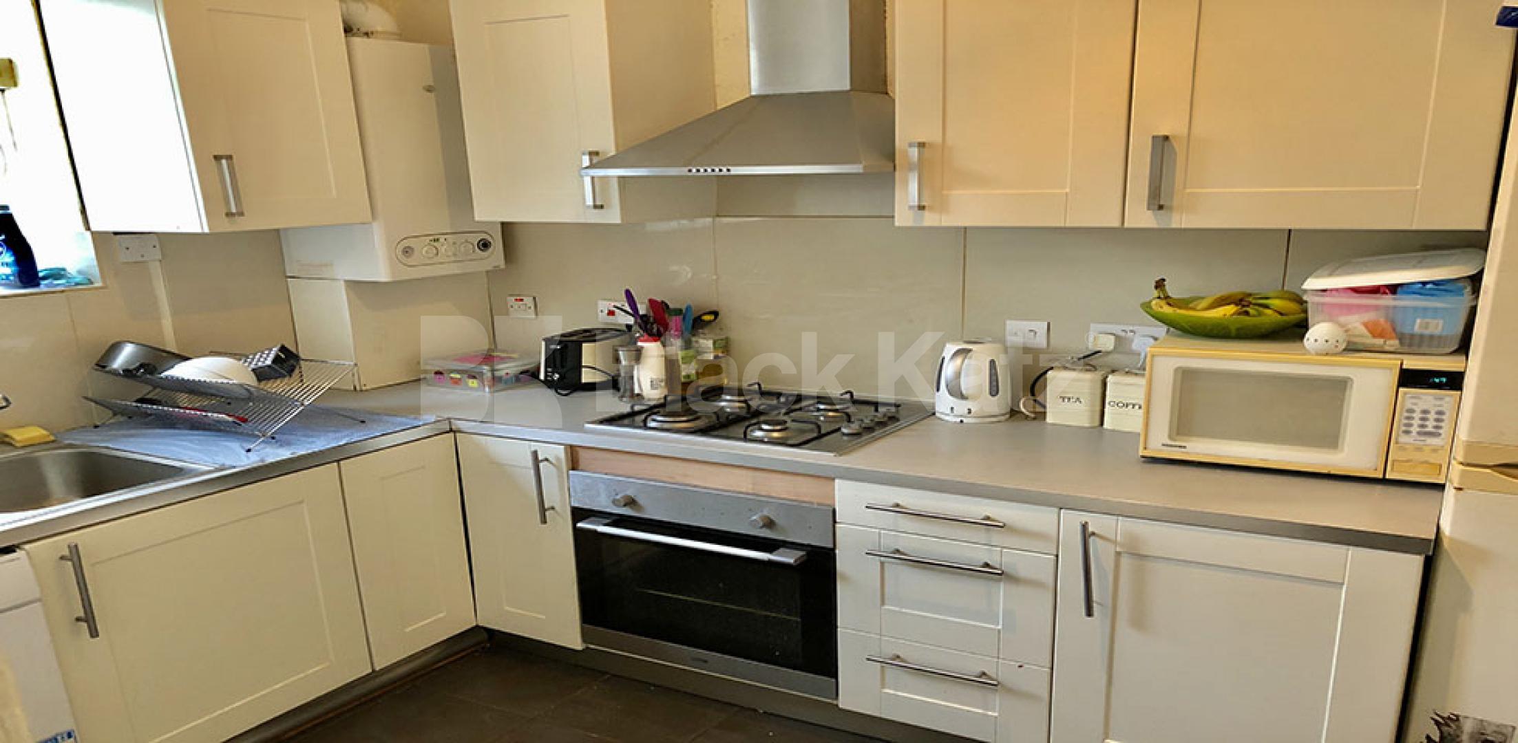 			NEW INSTRUCTION , 2 Bedroom, 1 bath, 1 reception Apartment			 Nelsons Row, Clapham Common