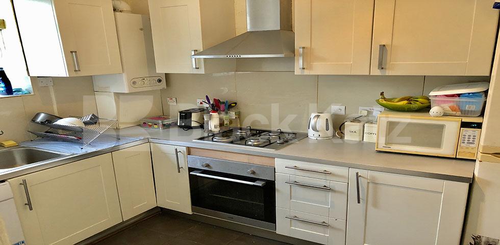 			NEW INSTRUCTION , 2 Bedroom, 1 bath, 1 reception Apartment			 Nelsons Row, Clapham Common