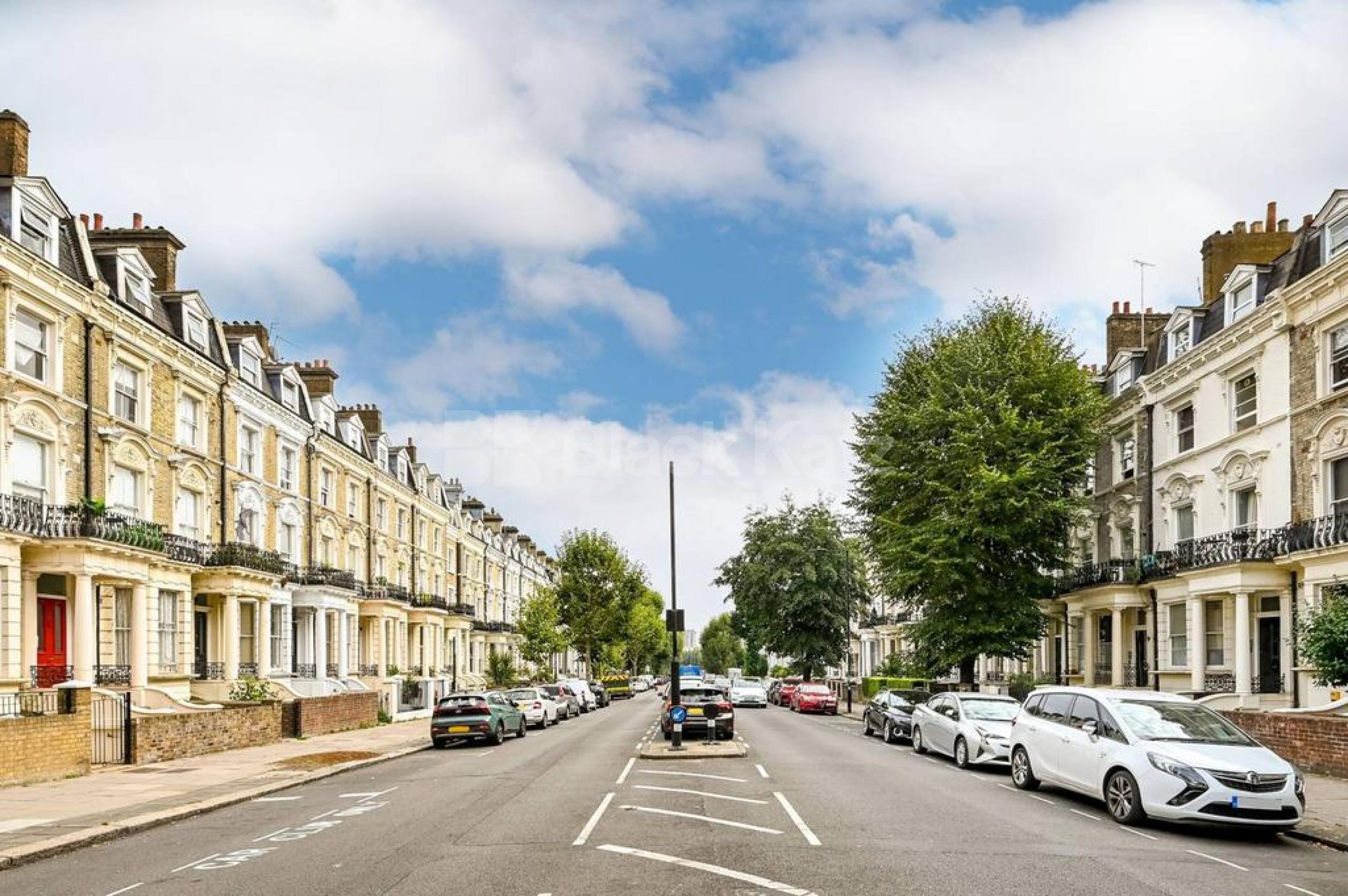Fantastic spacious studio mins to tube and shops  Sutherland Avenue, Maida Vale W9