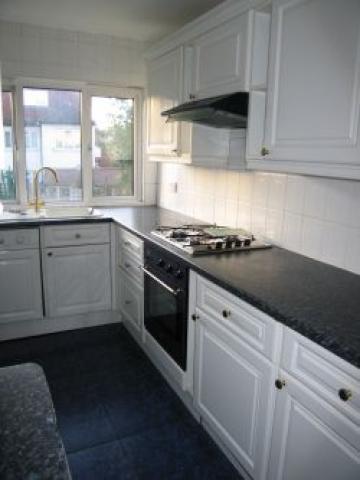 			2 Bedroom, 1 bath, 1 reception Flat			 Highfield Road, GOLDERS GREEN NW11