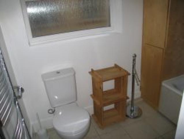 			2 Bedroom, 1 bath, 1 reception Flat			 Ashburnham Road, KENSAL GREEN NW10