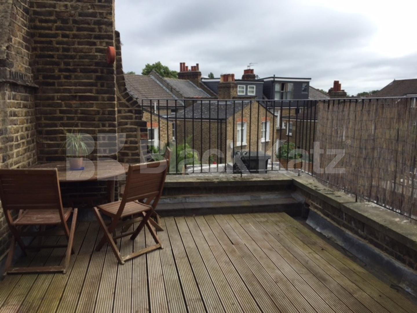 			SPLIT LEVEL 2 BEDROOM APARTMENT WITH PRIVATE TERRACE, 2 Bedroom, 1 bath, 1 reception Flat			 Crouch Hill, FINSBURY PARK-STROUD GREEN