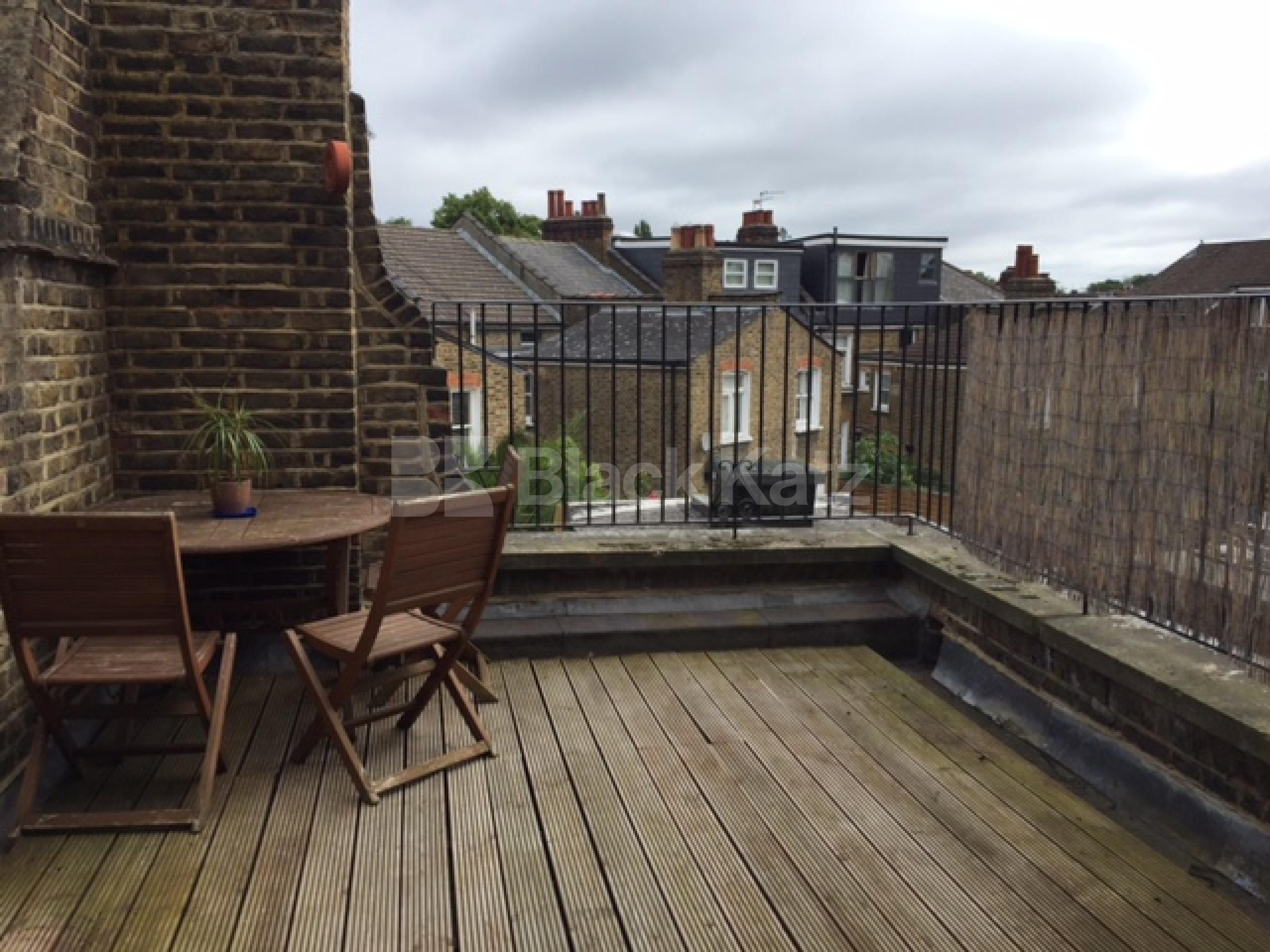 			SPLIT LEVEL 2 BEDROOM APARTMENT WITH PRIVATE TERRACE, 2 Bedroom, 1 bath, 1 reception Flat			 Crouch Hill, FINSBURY PARK-STROUD GREEN N4