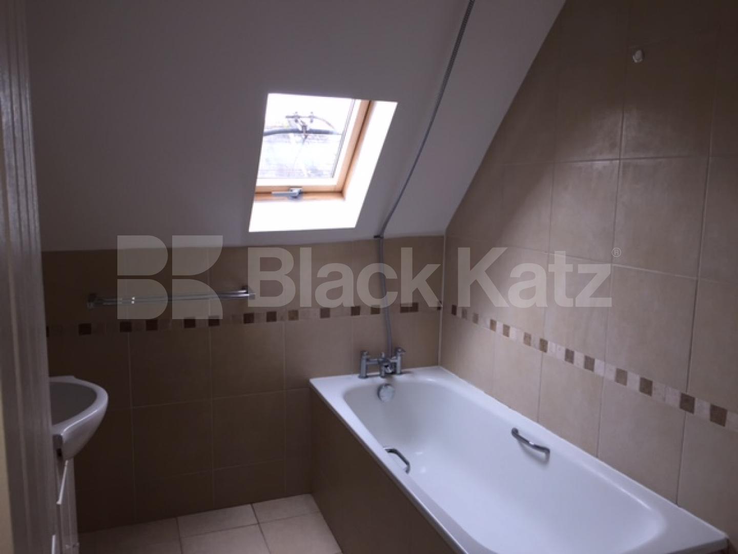 			SPLIT LEVEL 2 BEDROOM APARTMENT WITH PRIVATE TERRACE, 2 Bedroom, 1 bath, 1 reception Flat			 Crouch Hill, FINSBURY PARK-STROUD GREEN