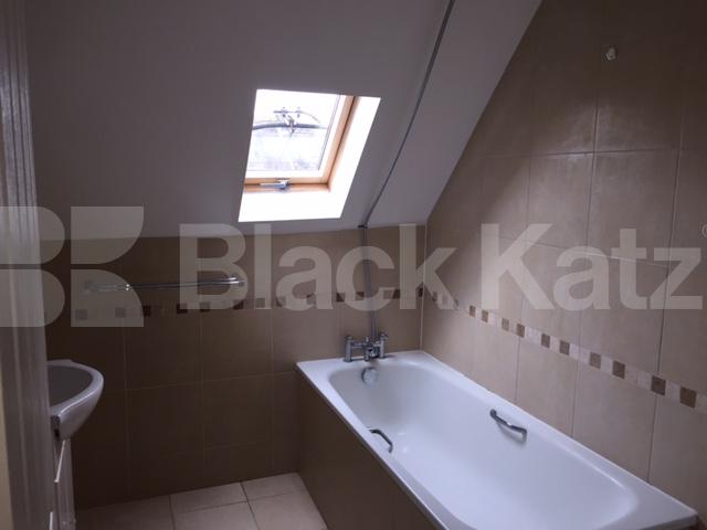 			SPLIT LEVEL 2 BEDROOM APARTMENT WITH PRIVATE TERRACE, 2 Bedroom, 1 bath, 1 reception Flat			 Crouch Hill, FINSBURY PARK-STROUD GREEN