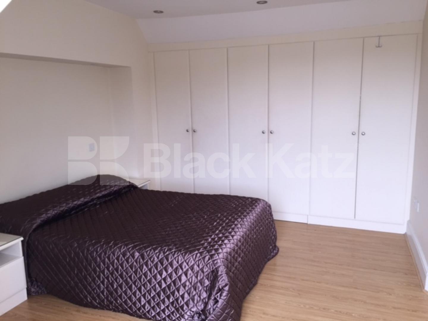 			SPLIT LEVEL 2 BEDROOM APARTMENT WITH PRIVATE TERRACE, 2 Bedroom, 1 bath, 1 reception Flat			 Crouch Hill, FINSBURY PARK-STROUD GREEN