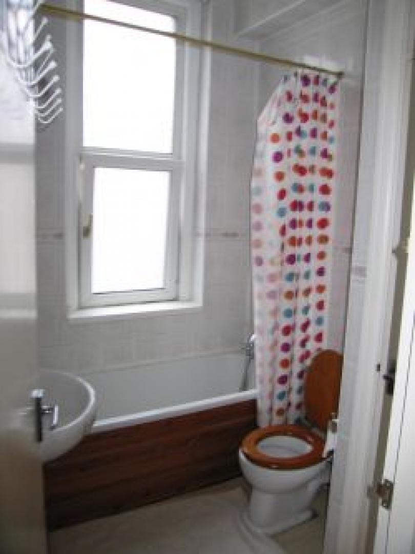 			2 Bedroom, 1 bath, 1 reception Flat			 Glengall Road, KILBURN